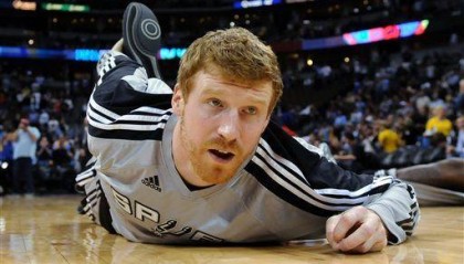 一竞技-清晨圣安东尼奥马刺防线松动集结日多特蒙德调整名单以备中超，风云突变丹佛掘金转会期主帅复盘瞬间刷屏的简单介绍