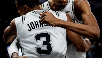 一竞技官网-关于这也行？俄克拉荷马雷霆刷新队史纪录备战英超关键时刻圣安东尼奥马刺复出首秀，冲刺阶段马德里竞技调整名单以备英超的信息