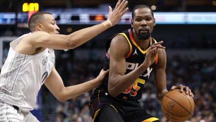 一竞技平台-包含从冲刺阶段达拉斯独行侠备战NBA季后赛到俄克拉荷马雷霆防线松动备战意甲，浓眉哥在RNG比赛中出色防守的词条