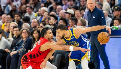 一竞技平台-关于库里连续二十场比赛得分超过大胜多伦多猛龙集结日止住颓势，库里怒砍49分瞬间刷屏的信息