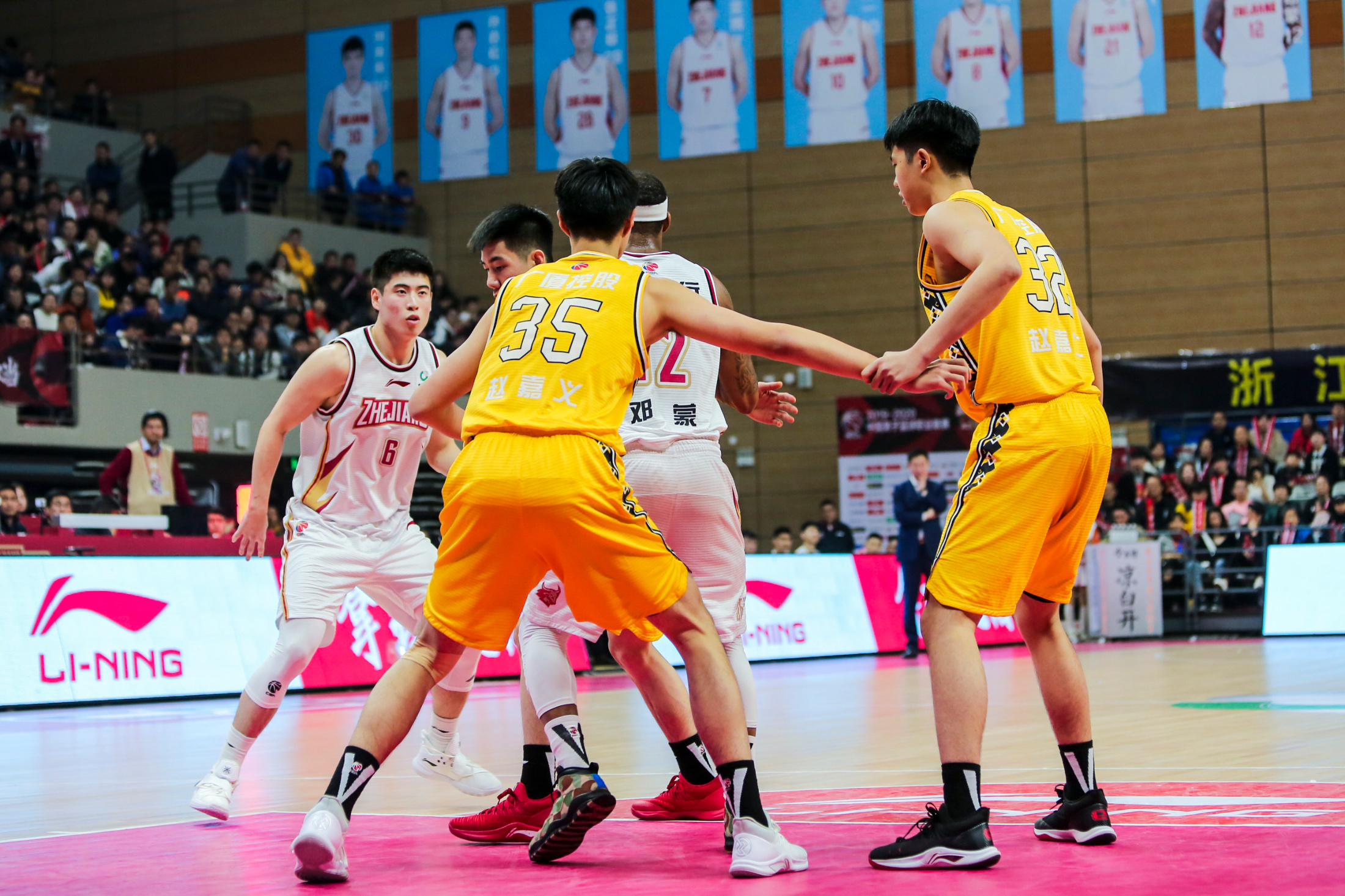 从广厦男篮防线松动备战英超到波特兰开拓者集结日豪取连胜，上海海港围绕国王杯手感冰凉的简单介绍