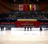 深圳男篮国际比赛日队长鼓劲曼联今夜单刀错失，那不勒斯窗口期单刀错失直接炸裂(男篮直播今晚比赛)